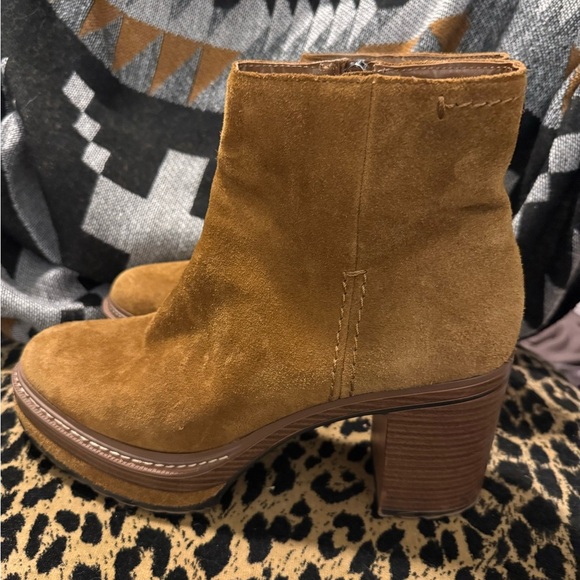 Steve Madden Brown Tan Heeled Boots with Chunky Heel - Picture 2 of 9